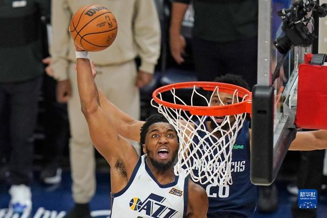 赵继伟12+8辽宁胜深圳 邹雨宸17+10北控胜同曦